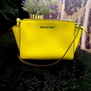 Michael kors crossbody